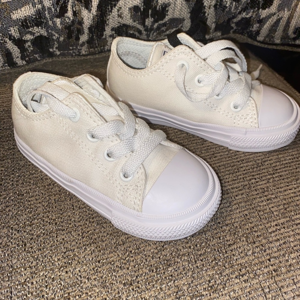Off-white/W Chuck Taylor Converse All Star Sz 6